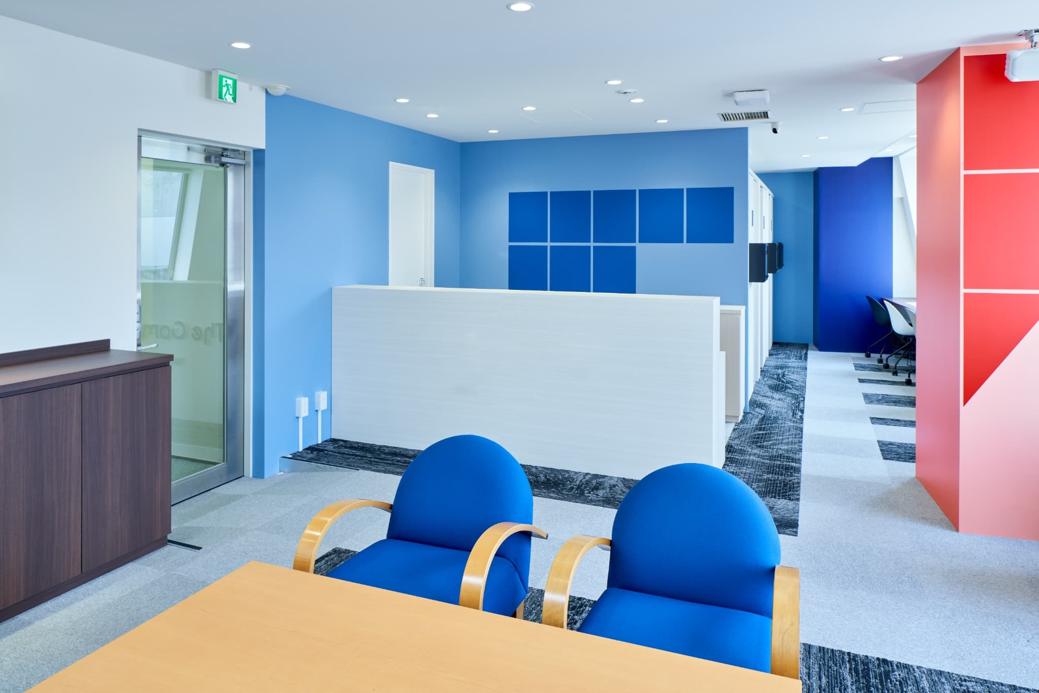 受付｜平日9:00～19:30 有人受付対応で、セキュリティ◎。ゲスト招待も1時間無料です。