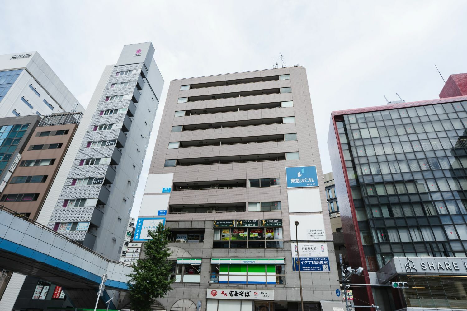 外観_三田駅から徒歩1分に位置しています。