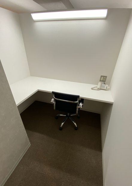 個室：家具やWi-Fi、電話機は備え付け