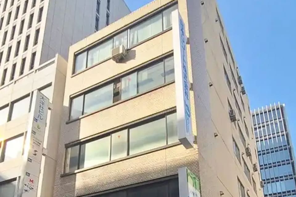 外観_OsakaMetro御堂筋線 淀屋橋駅から徒歩2分に位置しています。