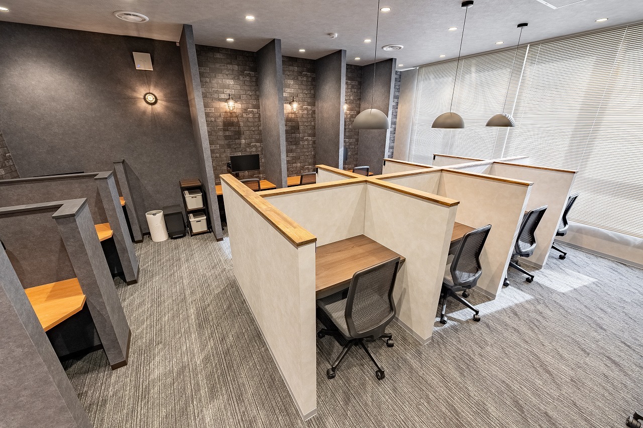 共有部_ワークブース。静かに集中して過ごしたい方におすすめです。