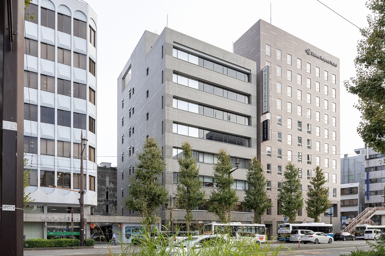 熊本市電花畑町徒歩1分、24時間365日使える熊本市のコワーキングスペース併設のレンタルオフィスです。