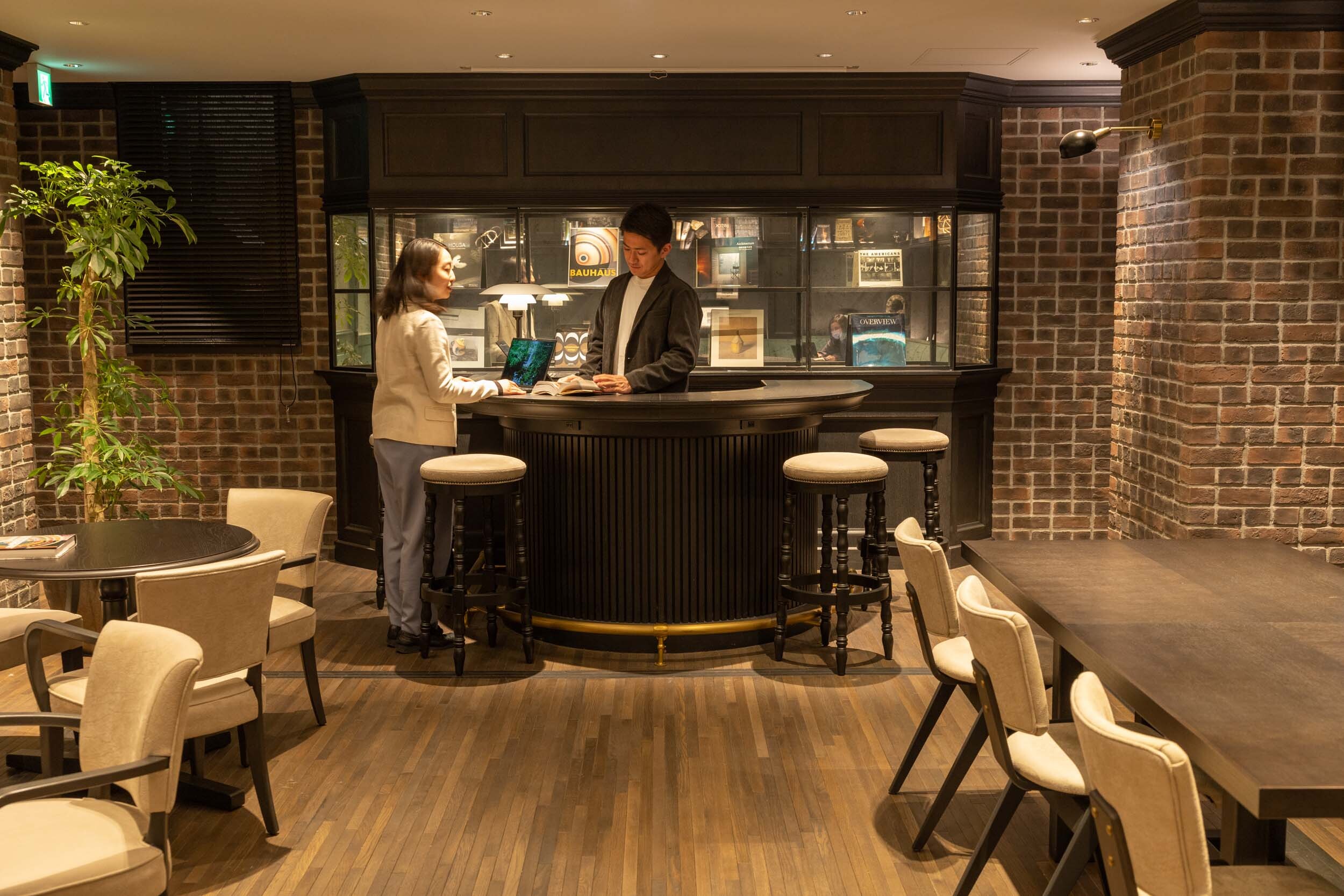 共用部_共用ラウンジは貸し切り利用も可能。社内イベントやセミナー等に最適です。