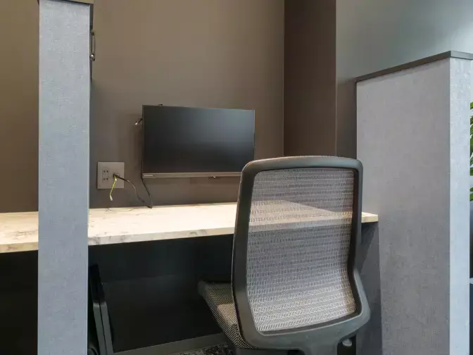 共有部_ワークブース。静かに集中して過ごしたい方におすすめです。※画像はイメージです。©bizcomfort