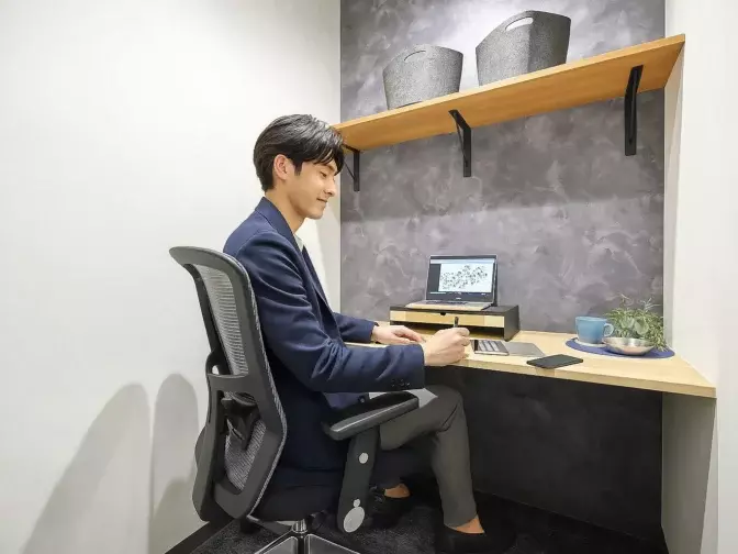 共有部_フォンブース。事前予約制です（有料）。※画像はイメージです。©bizcomfort