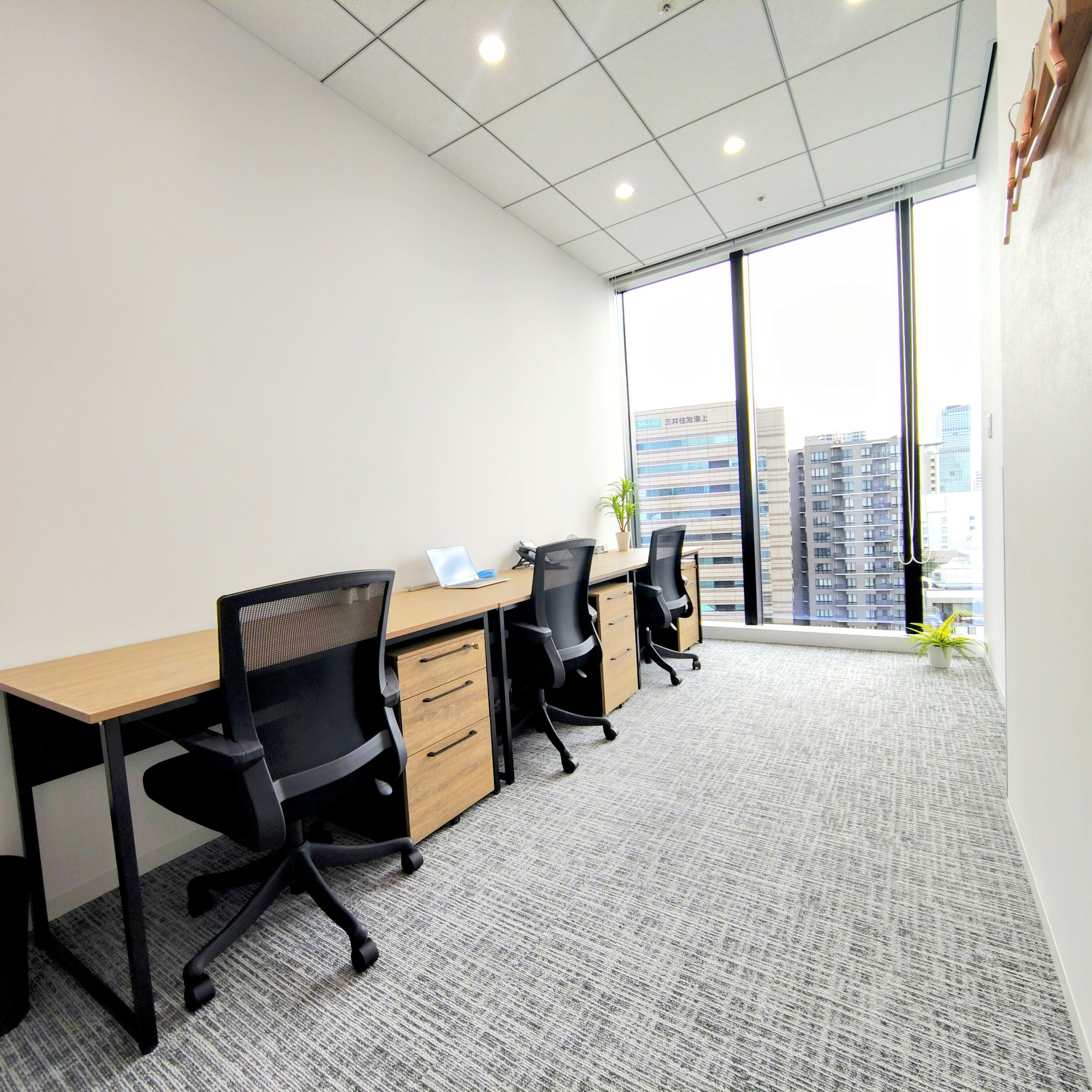 1301（3名用個室）13階 窓あり