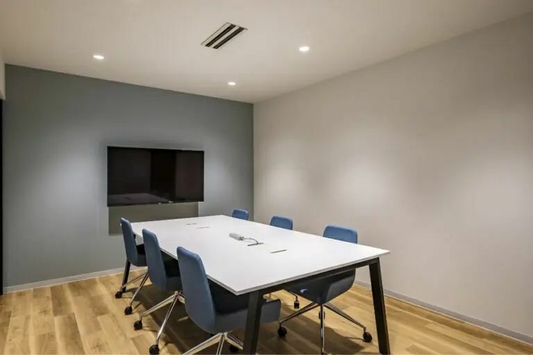 共有部_会議室。会議、面接など様々なシーンで活用できます。