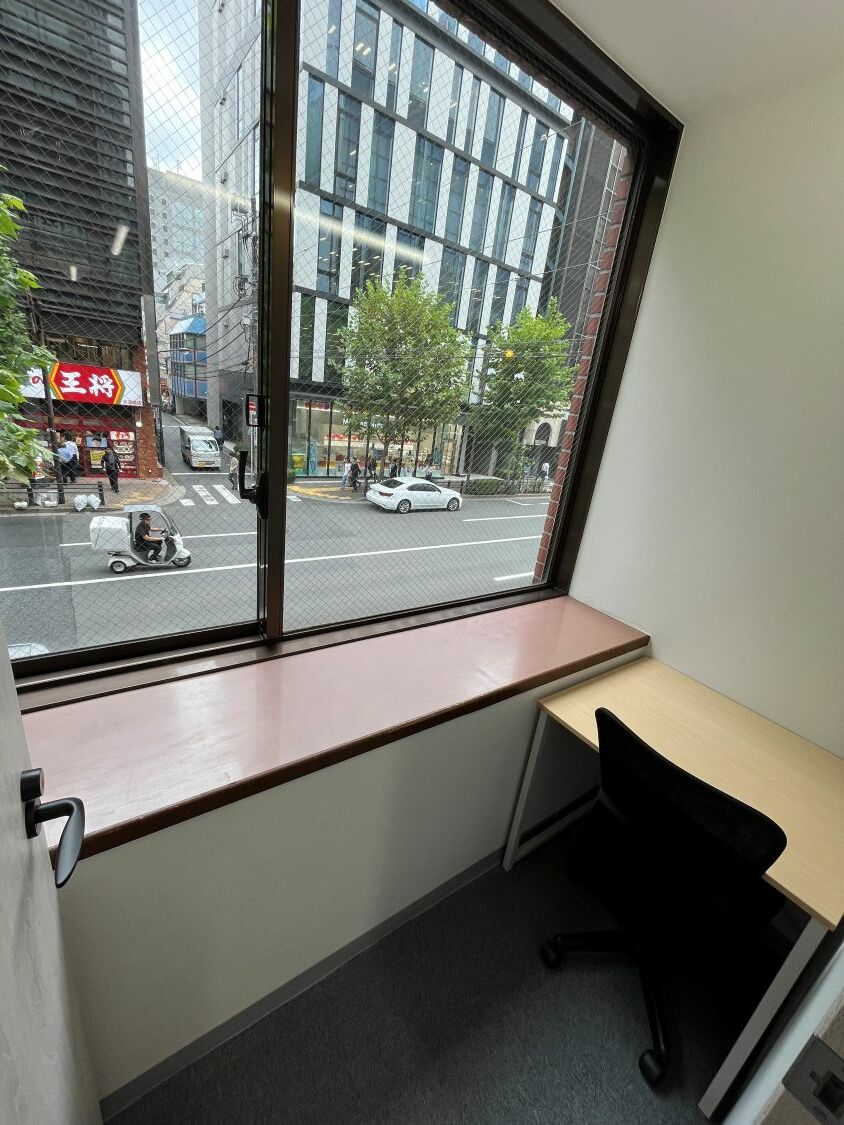 専有部_個室。自然光が入る窓ありのお部屋もあります。