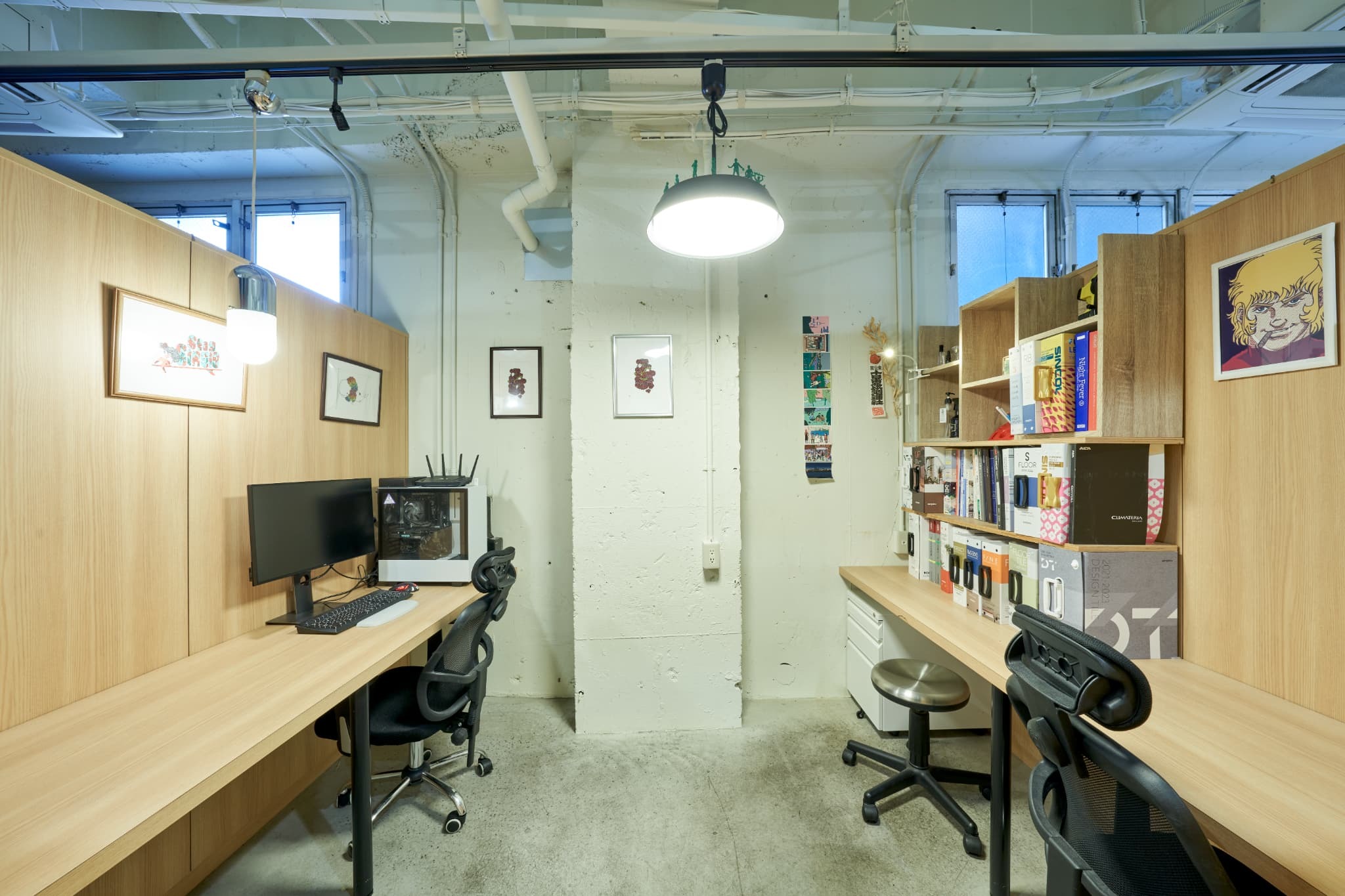 セミプライベートオフィス｜家具付き・半個室・24h利用可。鍵付き・半個室タイプのレンタルオフィスなので、コンパクトながら開放感がある点も魅力。手頃な価格で専有区画を持てるため、1〜4名での利用に最適です。