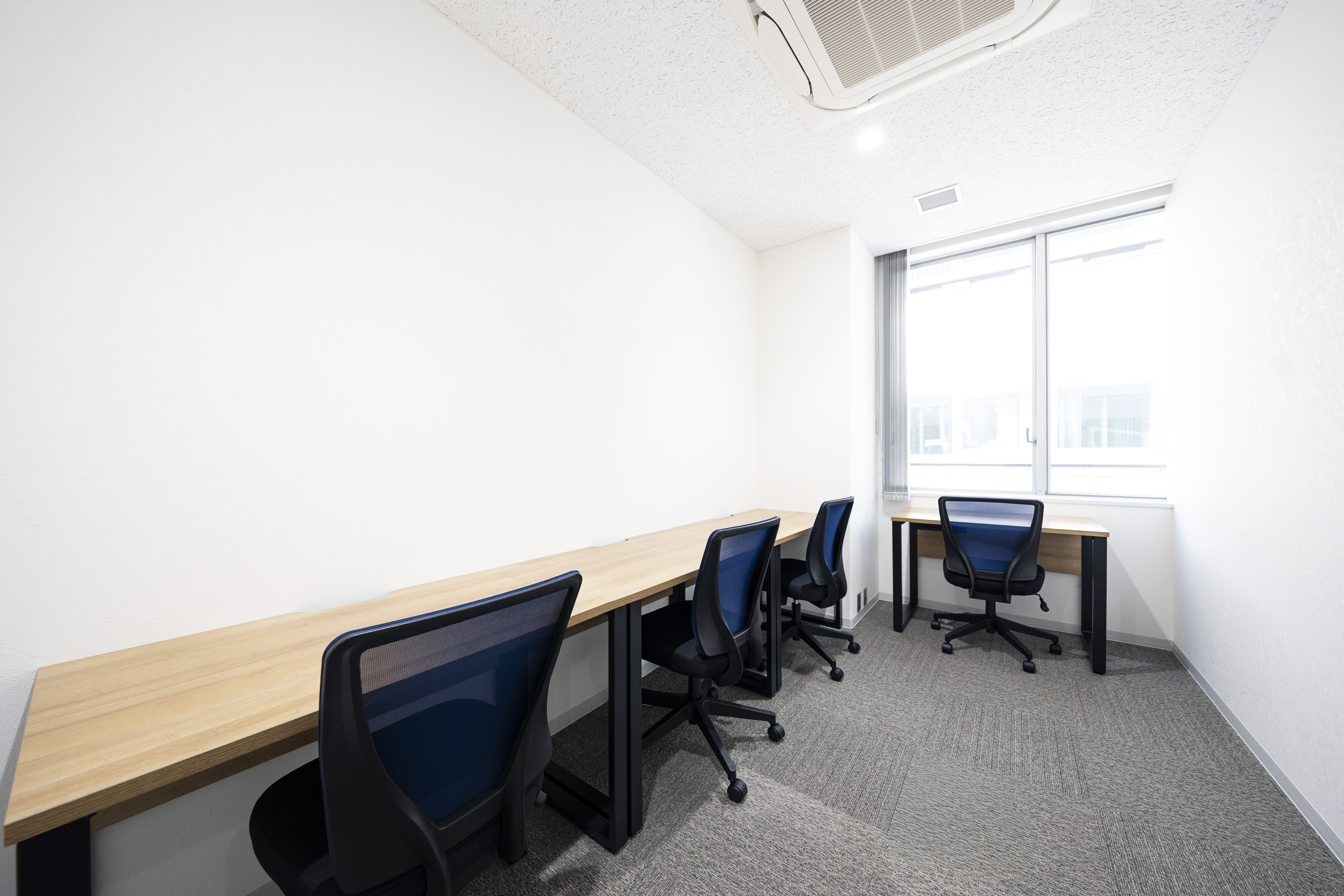 完全個室・家具付きオフィス｜初期費用を抑えながら、入居当日から業務をスタートできます。