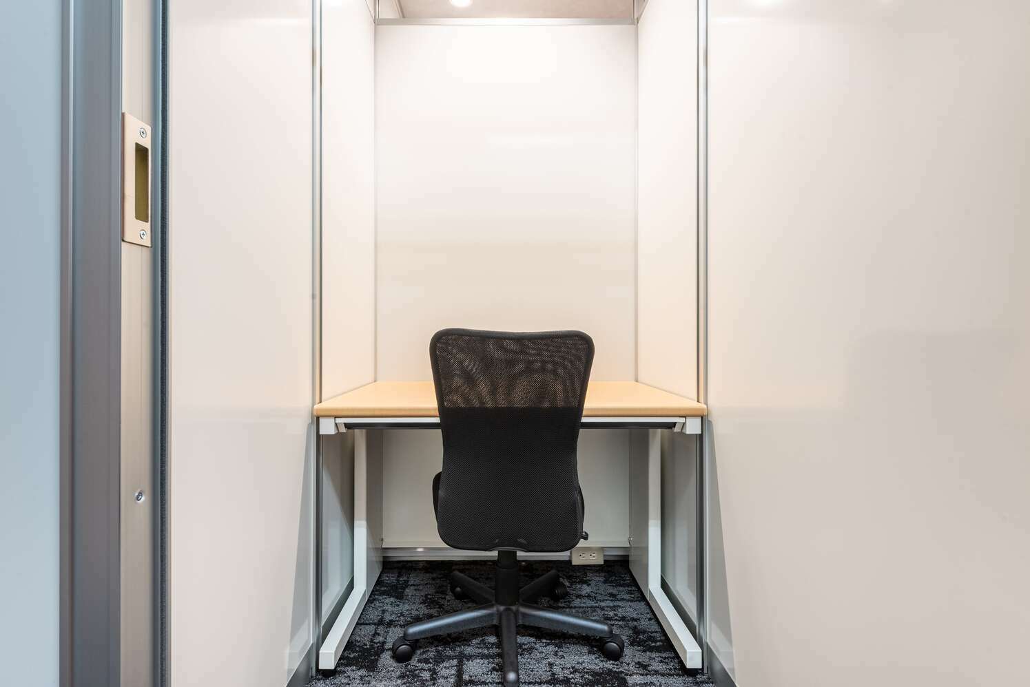 個室_インターネット環境は整っているので、入居後すぐにお使いいただけます。