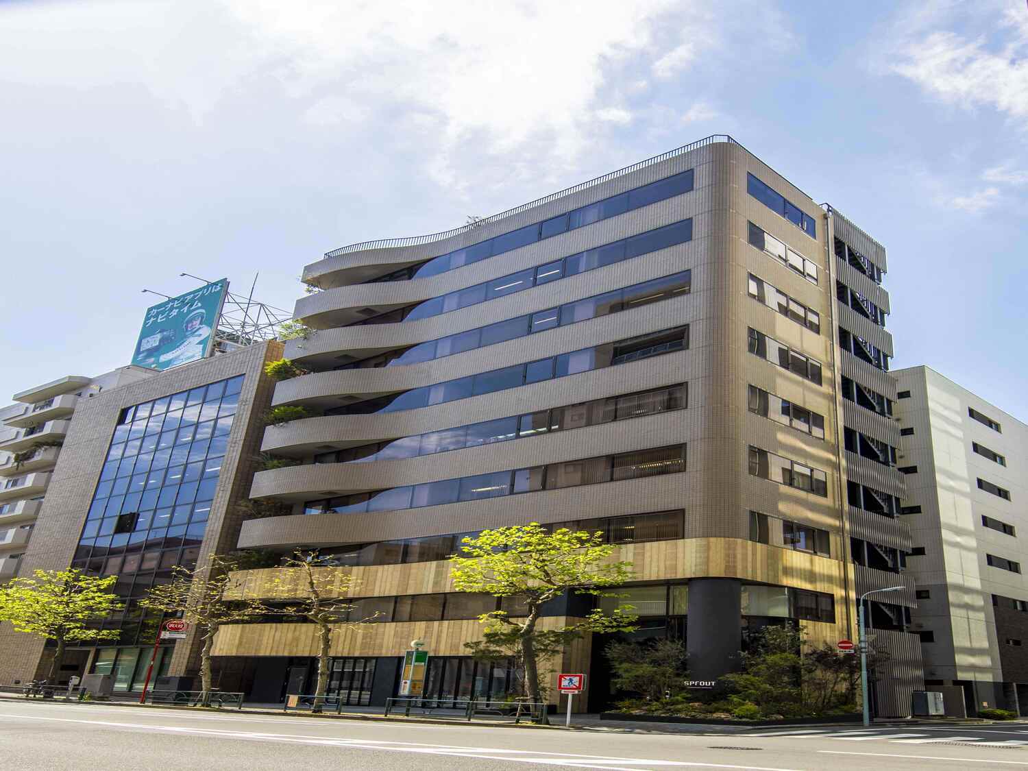 外観_浜町駅より徒歩6分。