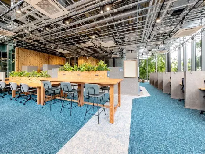 共有部_カフェブース。食事・通話・WEB会議OKの作業スペースです。※画像はイメージです。©bizcomfort