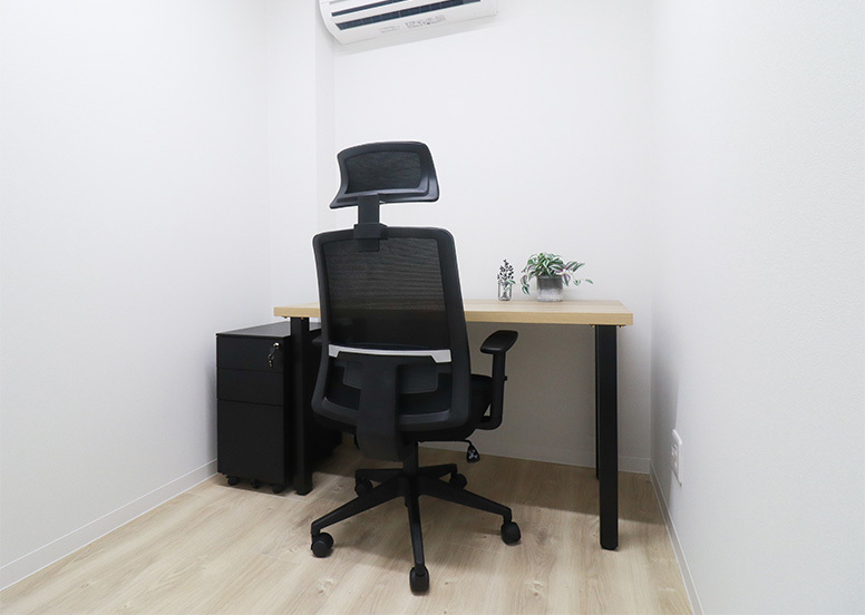 専有部_個室。家具、インターネット環境完備です。
