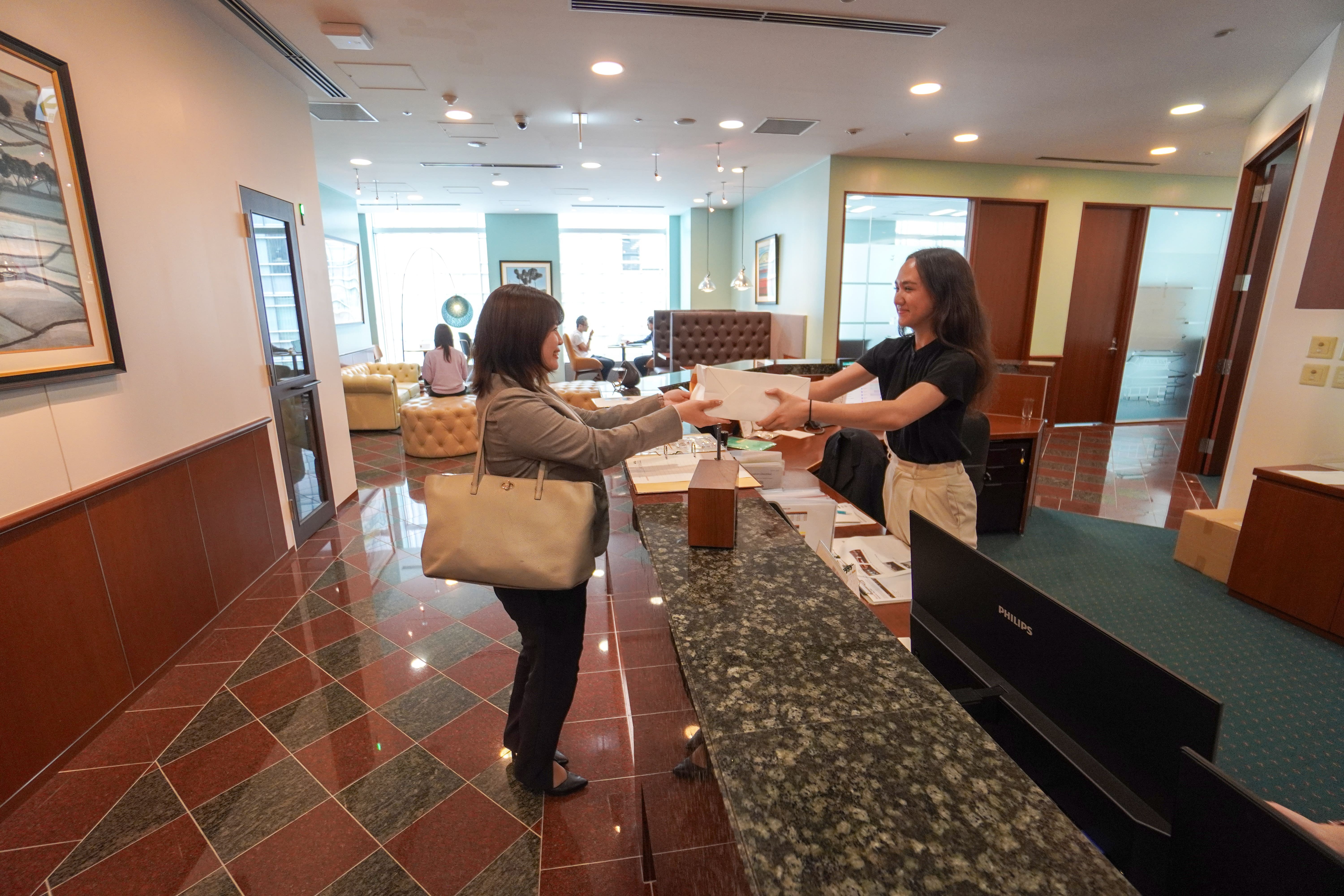 Shiodome_mail_handling