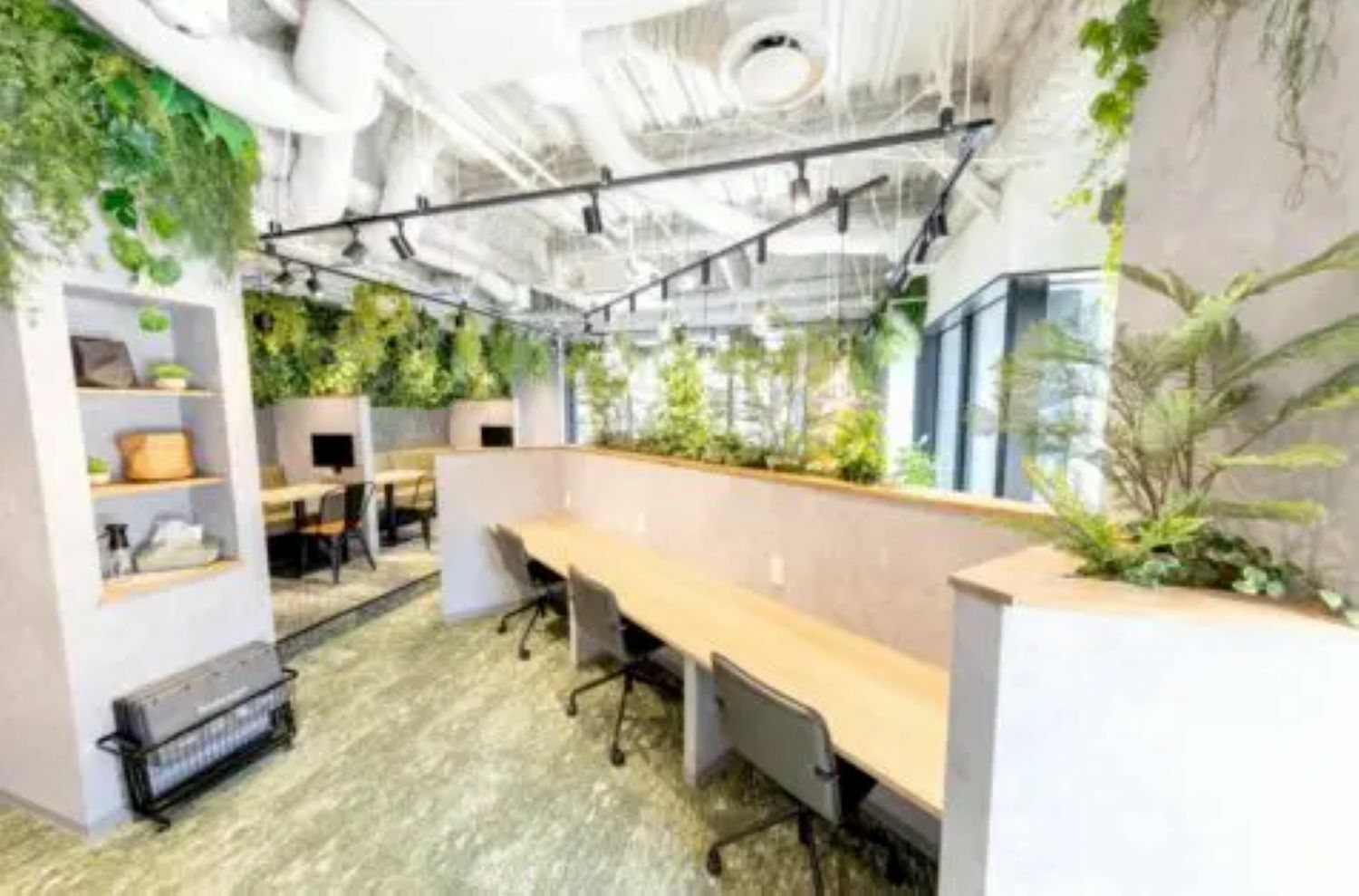 共有部_ワークブース。静かに集中して過ごしたい方におすすめです。※画像はイメージです。©bizcomfort