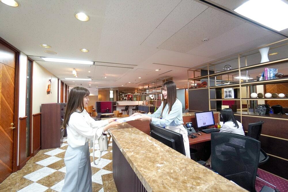 受付_専任のレセプショニストが皆様のビジネスをサポートします