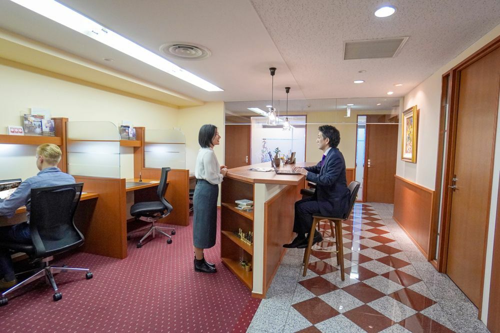 コワーキングスペース_ご入居者様だけでなく、ご来訪のお客様にも好評なモダンかつラグジュアリーな空間です