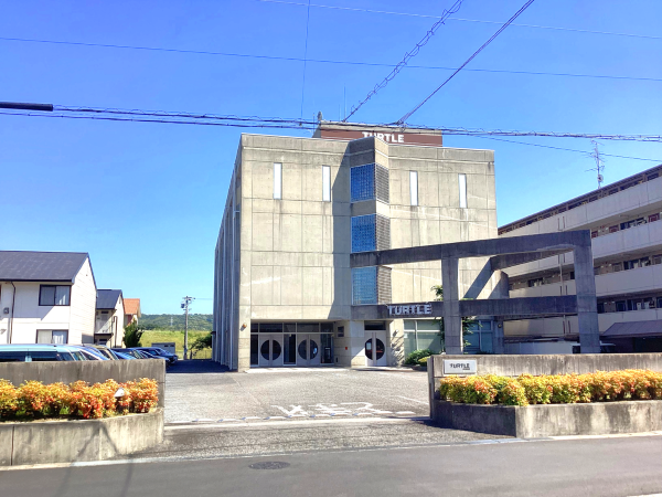 外観_駐車場あり（有料）。