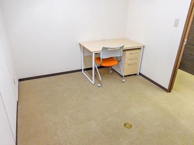 個室_2名個室のイメージです。(参考画像)　広々としています。