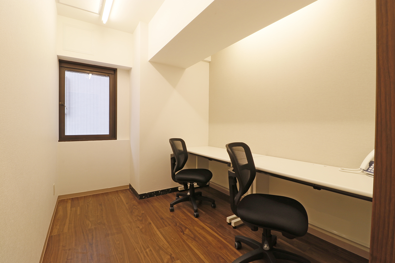 ２名用レンタルオフィス