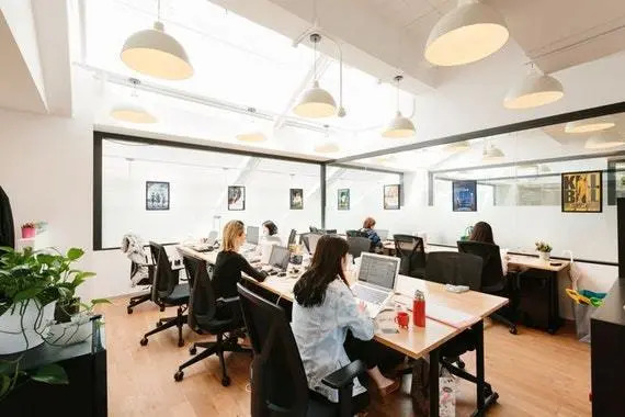 専有部_個室。家具付きのオフィスです。©WeWork※画像はイメージです。