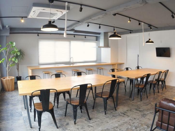 共有部_ラウンジ。気分を変えて作業をすることも可能です。