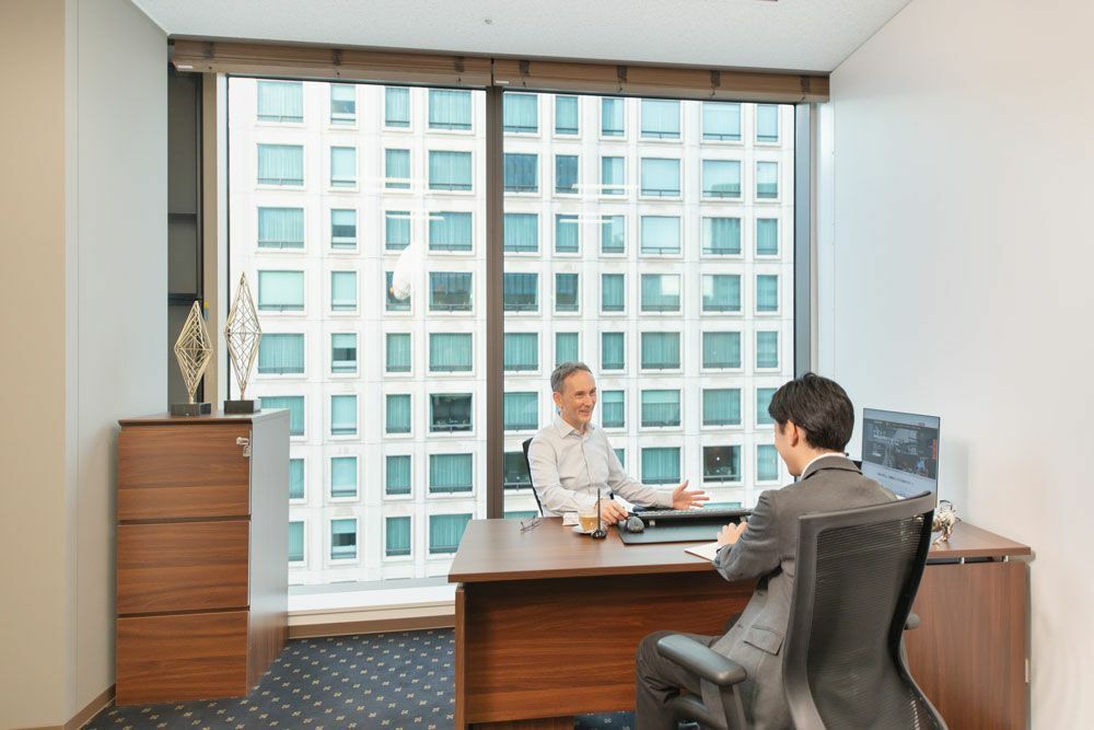プライベートオフィス_家具、IT設備完備の個室を即日利用開始いただけます。