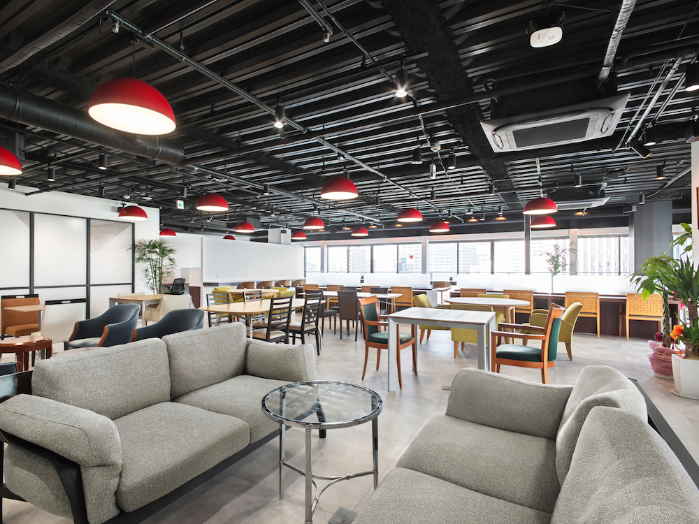 フリースペース_商談やセミナー、リフレッシュにもご利用いただけるフレキシブルな空間です