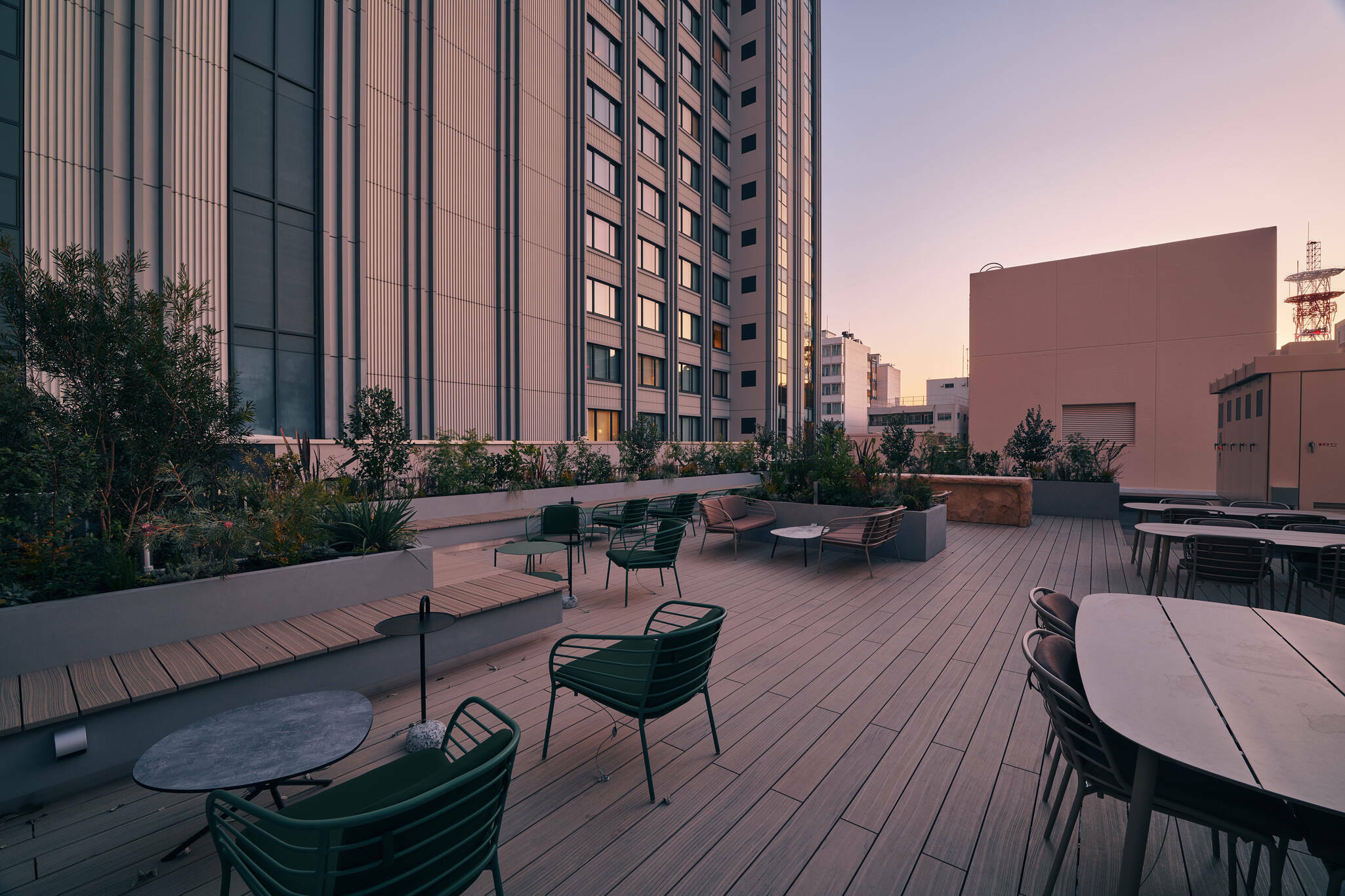 共有部_テラス。開放的なテラスでリフレッシュもできます。