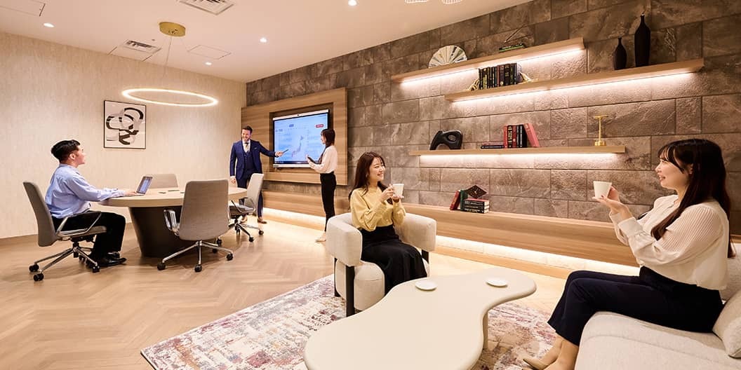 共有部_会議室。少人数から1時間単位で利用可能です。※画像はイメージです。©Regus