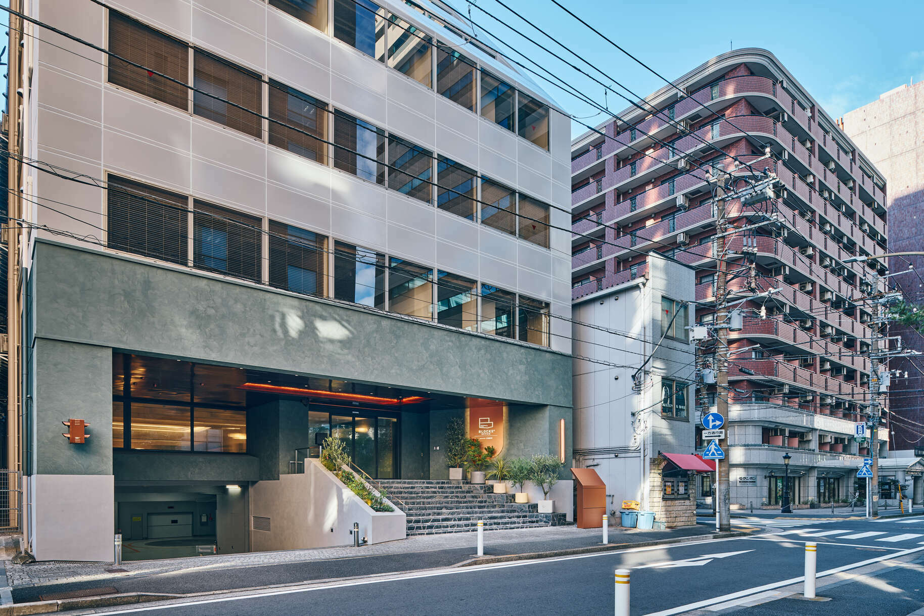 外観_日本大通り駅から徒歩3分に位置しています。
