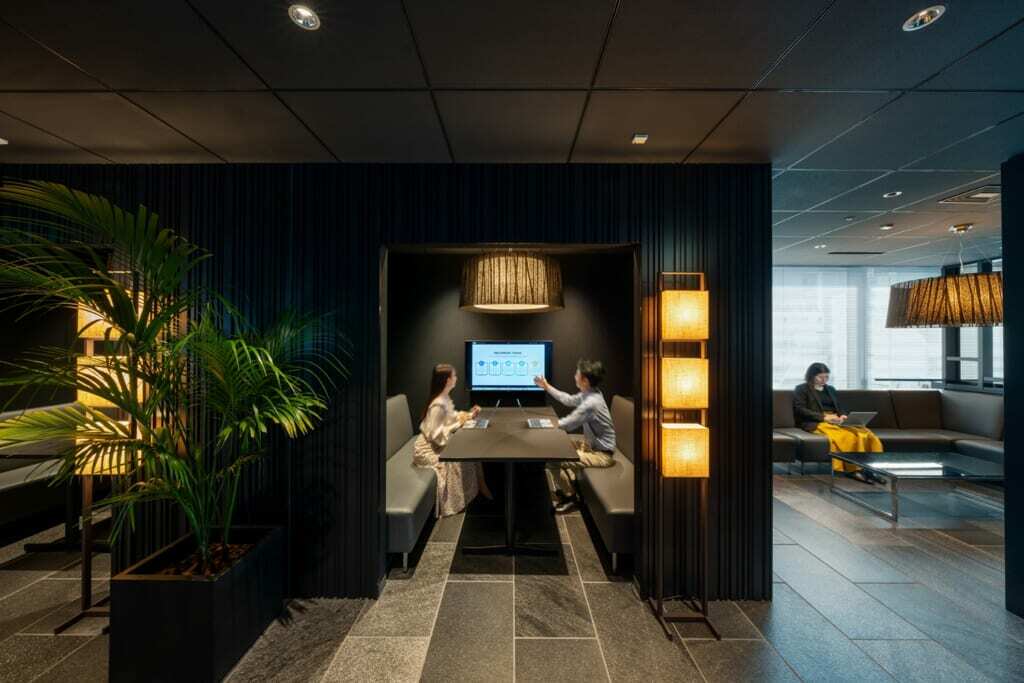 共有部_ラウンジ。グループワークや個人での作業、休憩にも対応したフレキシブルなスペースです。※画像はイメージです。