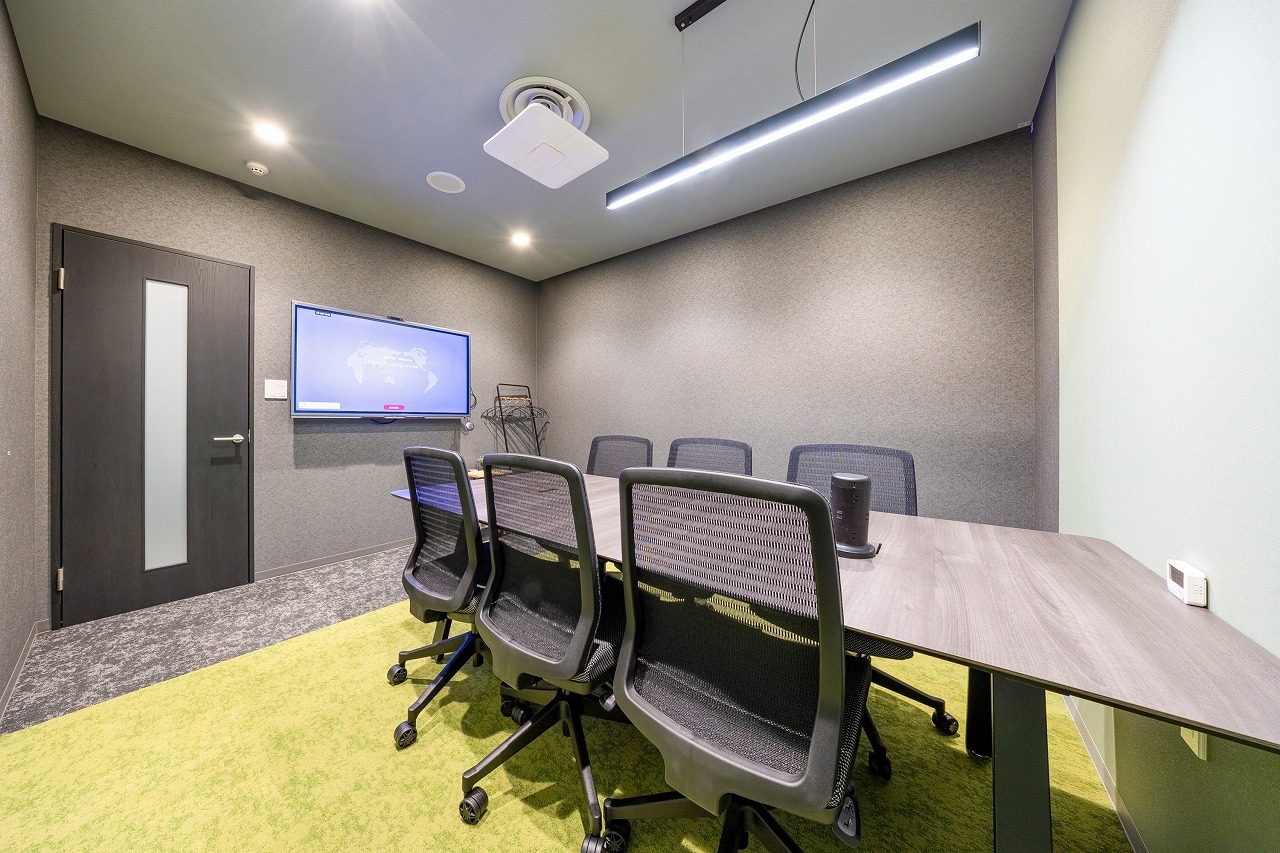 BIZcomfort芝公園_会議室。来客対応や打ち合わせ、大切な商談におすすめです。※画像はイメージです。©bizcomfort