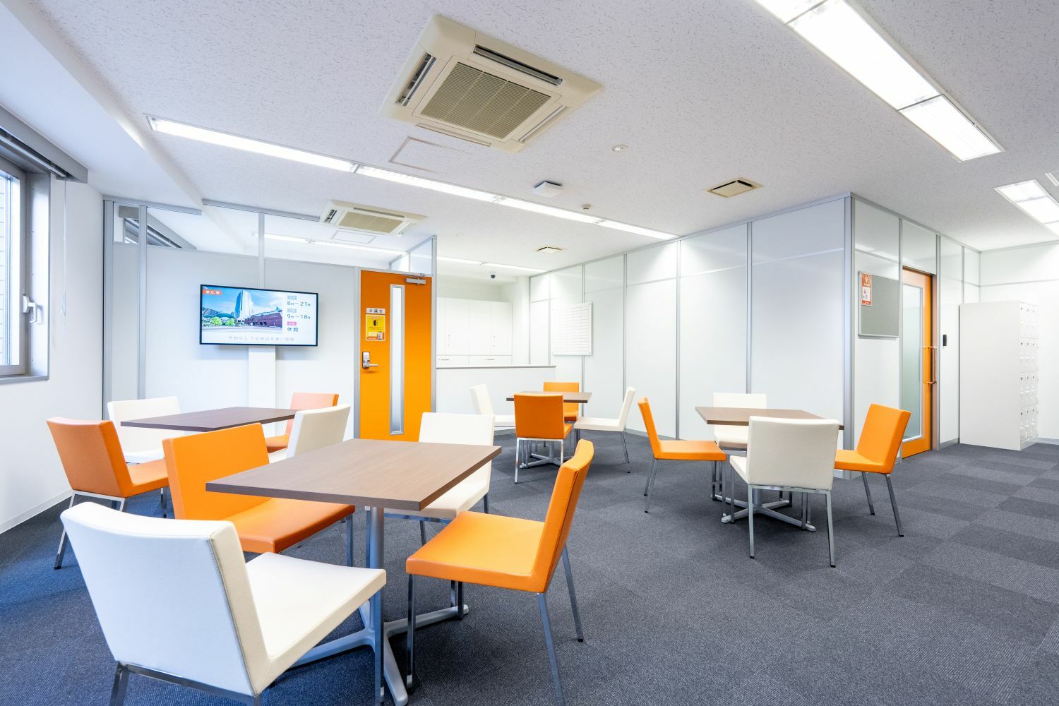 共有部_ラウンジ。商談や打ち合わせのスペースとしても利用可能です。