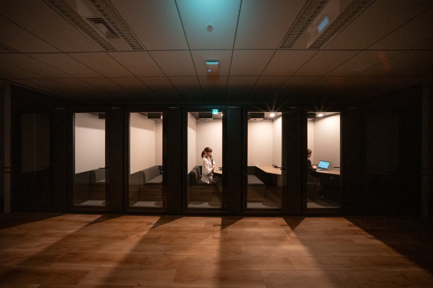 img_ShibNS_webbooth-usage-scene_1500X1000