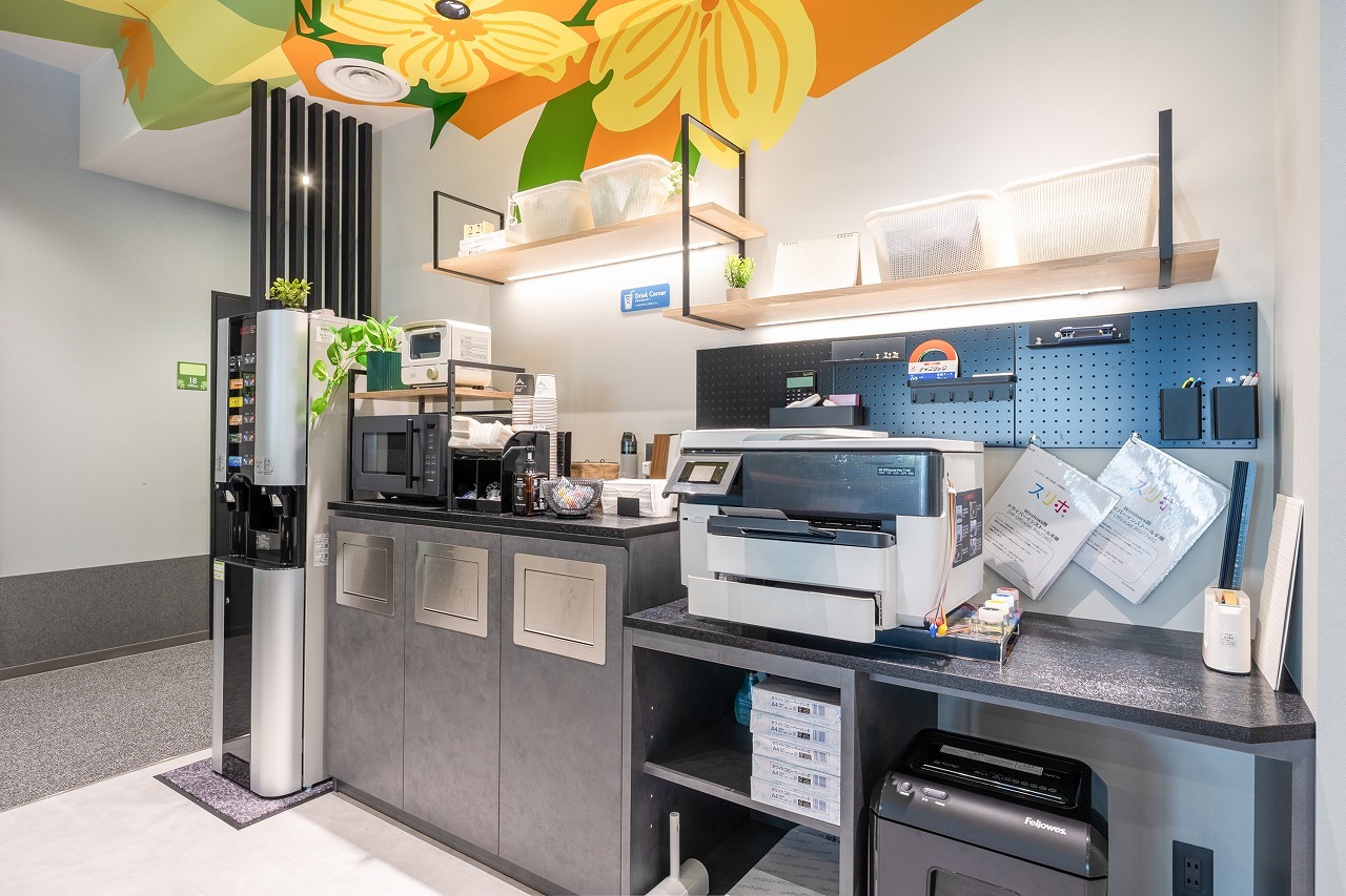 BIZcomfort芝公園設備_フリードリンク/プリンター ©bizcomfort