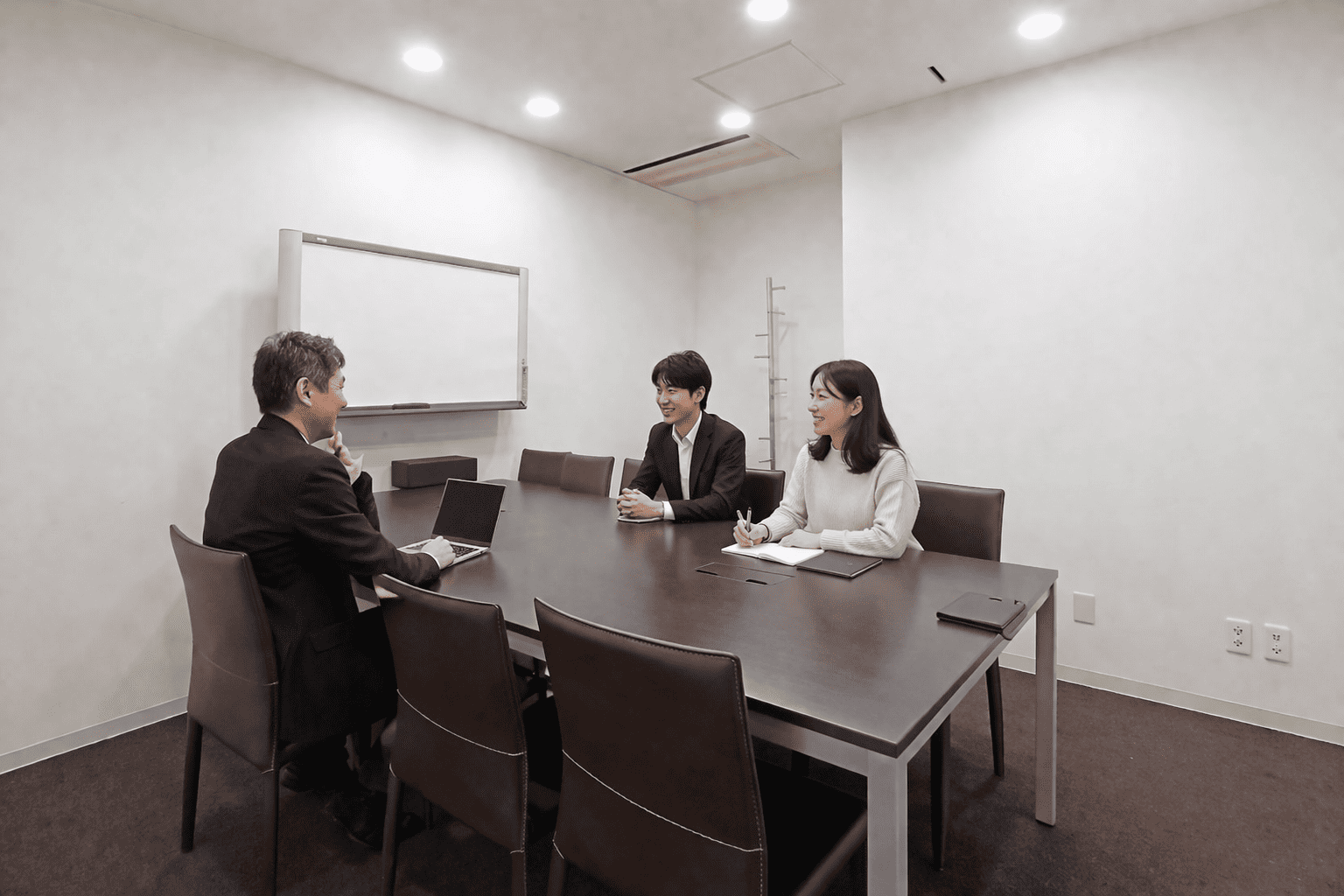 8名用会議室