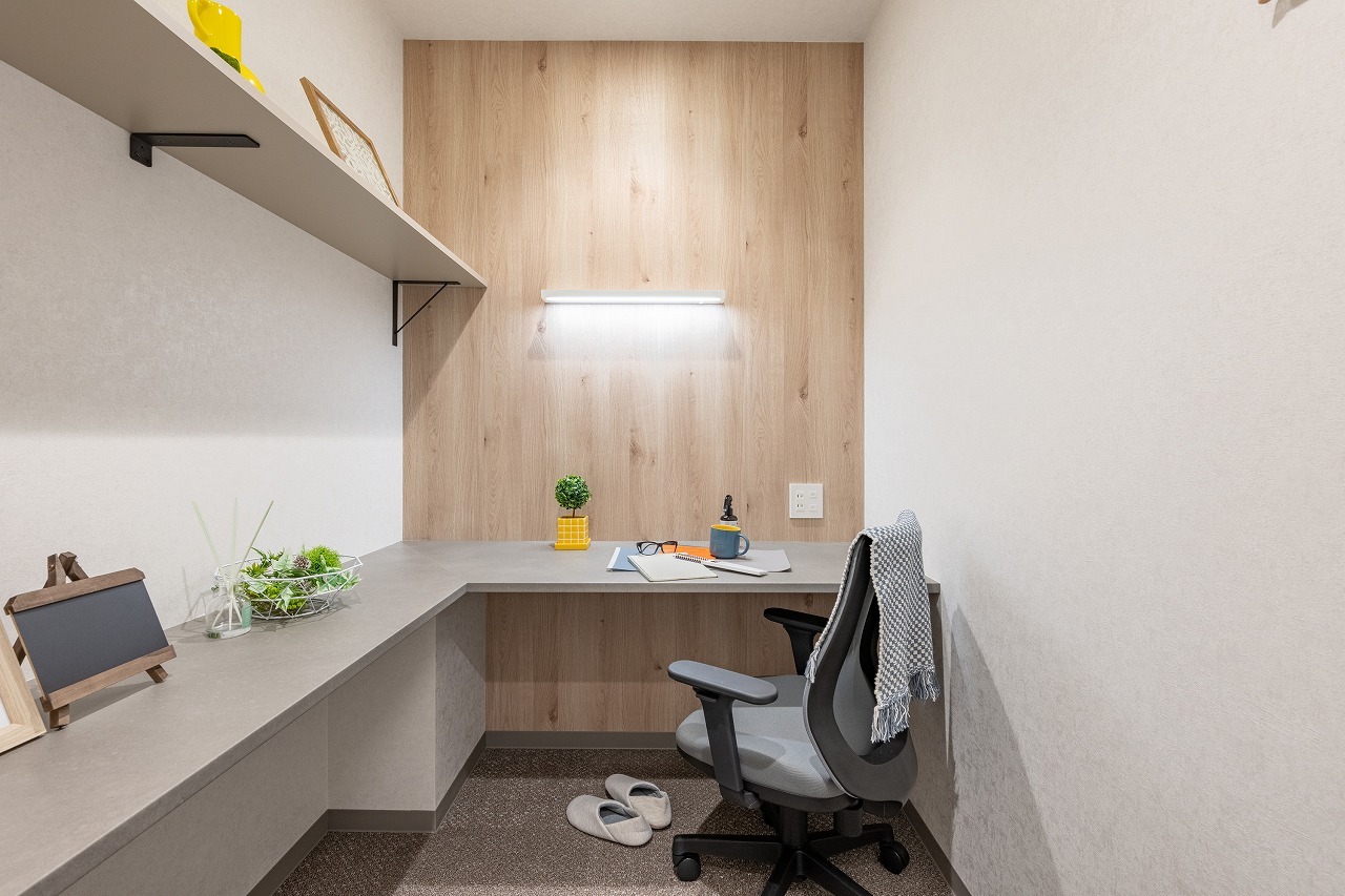 専有部_個室。家具付きです。©bizcomfort