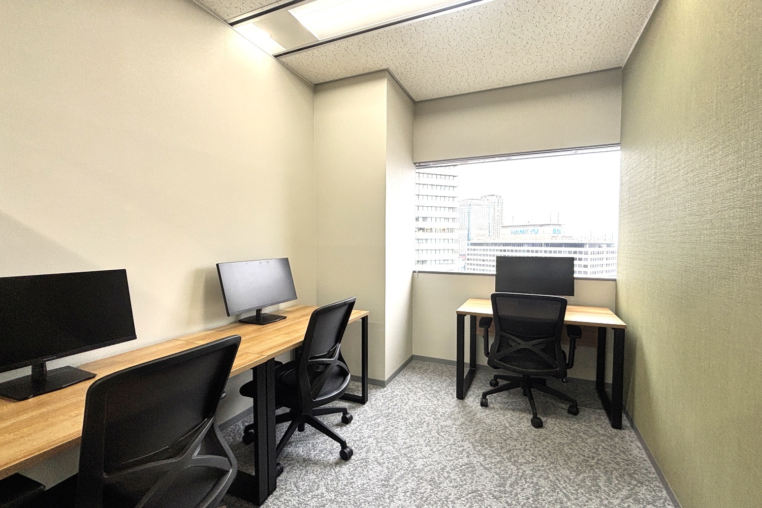 専有部_個室。家具、インターネット環境完備です。