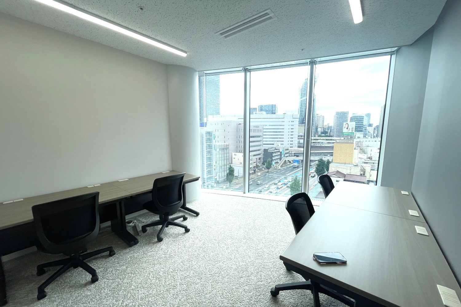 専有部_個室。自然光が入る窓ありのお部屋です。