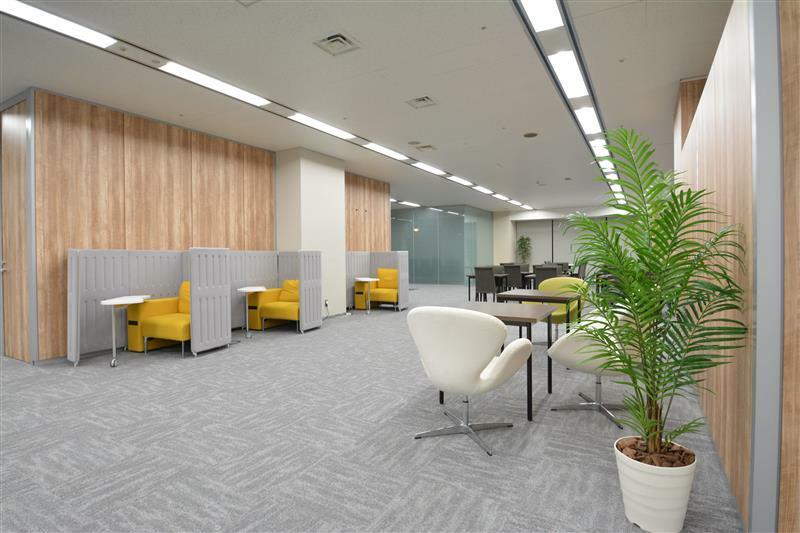 共有部_コワーキングスペース。自由な席で作業可能です。