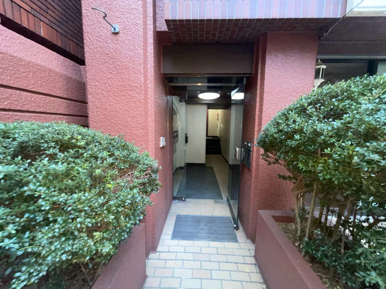 外観_半蔵門駅から徒歩5分に位置しています。