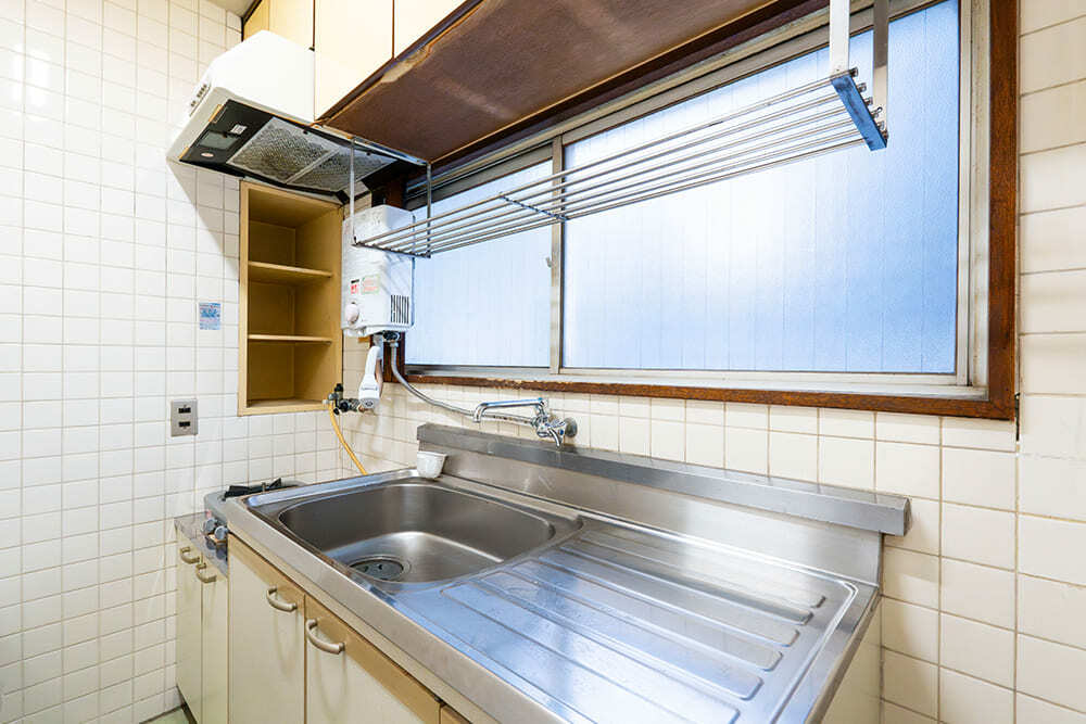 共有部_ミニキッチン。給湯や洗い物などに便利です。