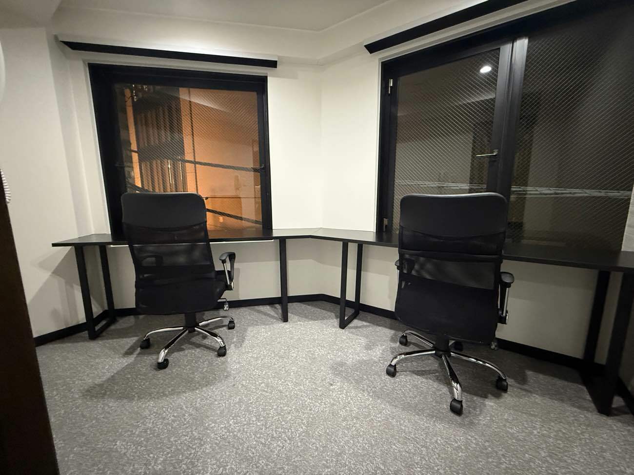 専有部_個室。自然光が入る窓ありのお部屋もあります。