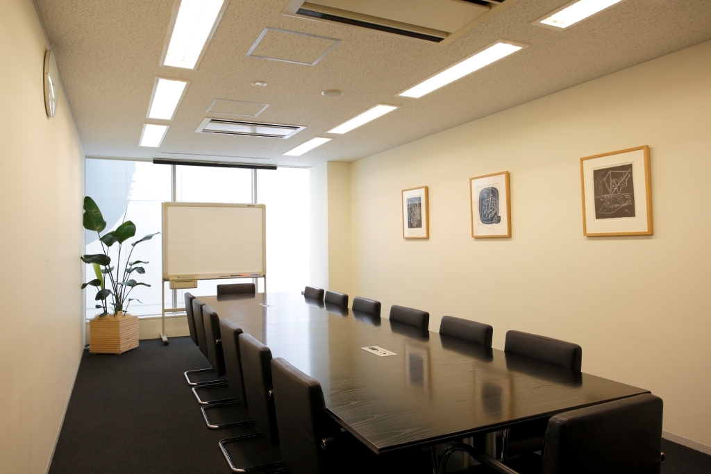 共有部_会議室。会議、面接、取材、セミナーなど様々なシーンで活用できます。