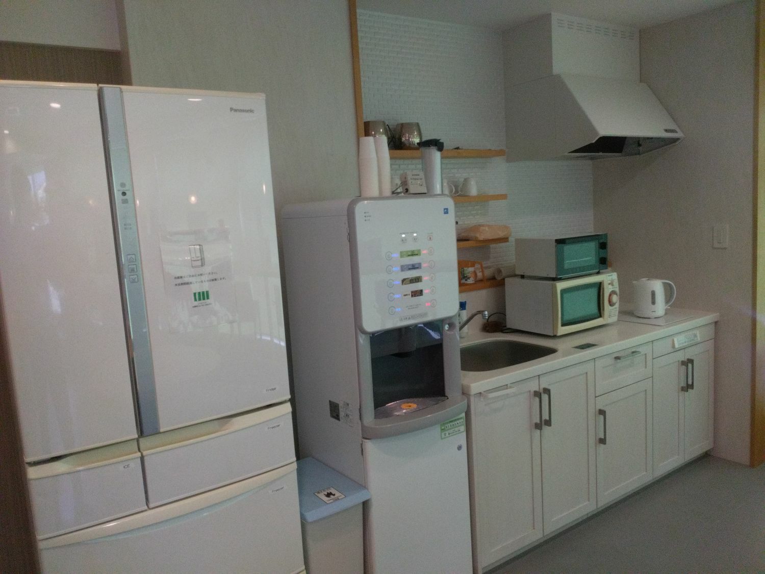 その他_フリードリンク。お茶・コーヒーを自由に飲むことができます。