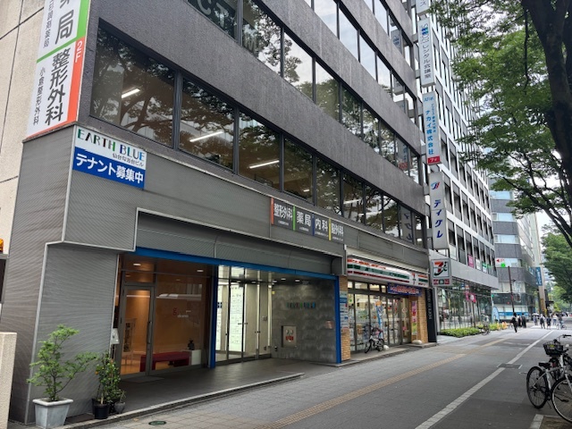 外観_コンビニ、クリニックも入居しています。
