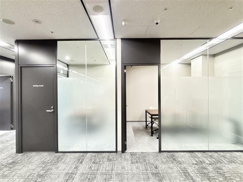 共有部_会議室。会議、面接、取材、セミナーなど様々なシーンで活用できます。