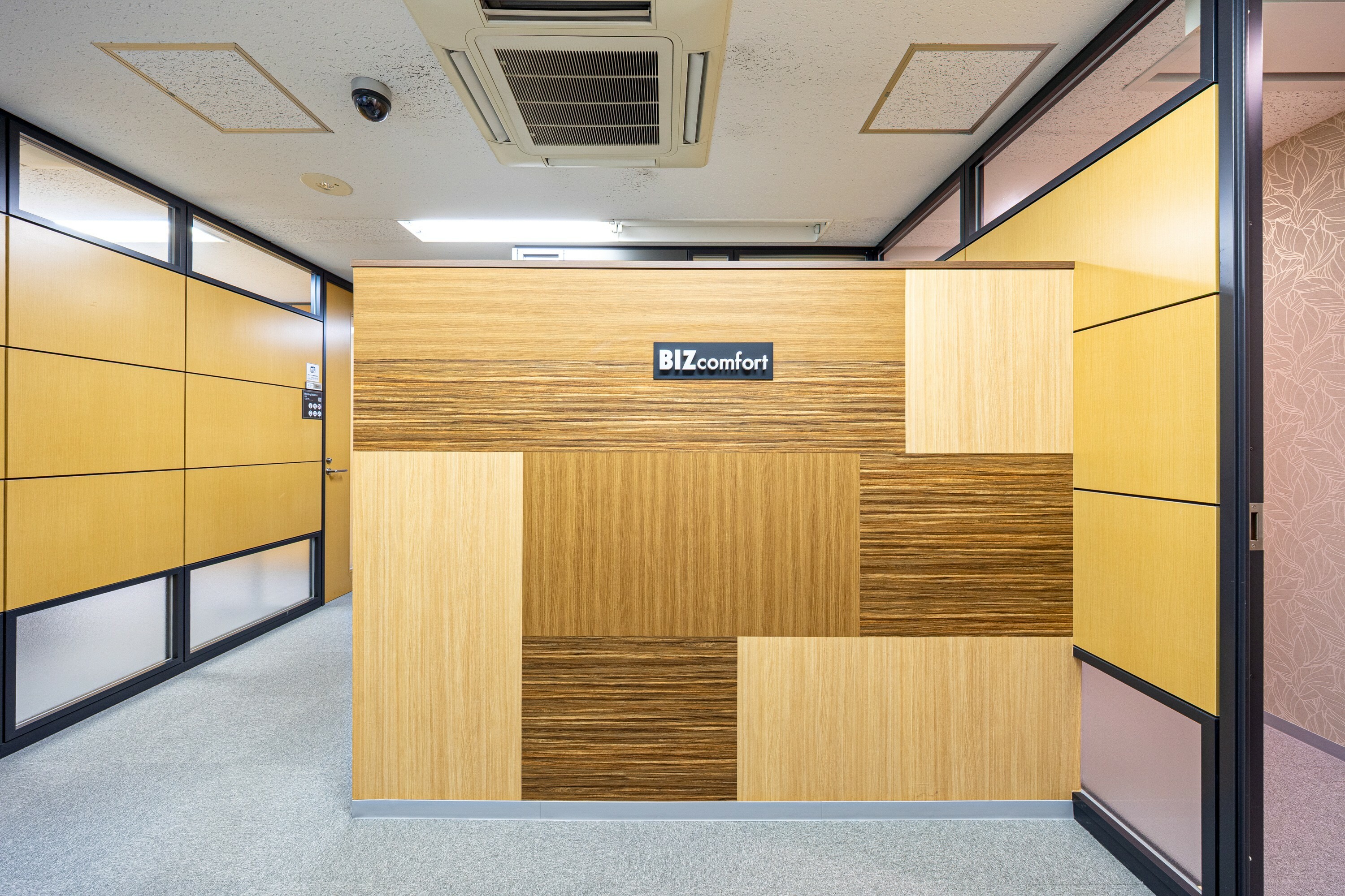 エントランス_設備が整っているためビジネスに集中できます_